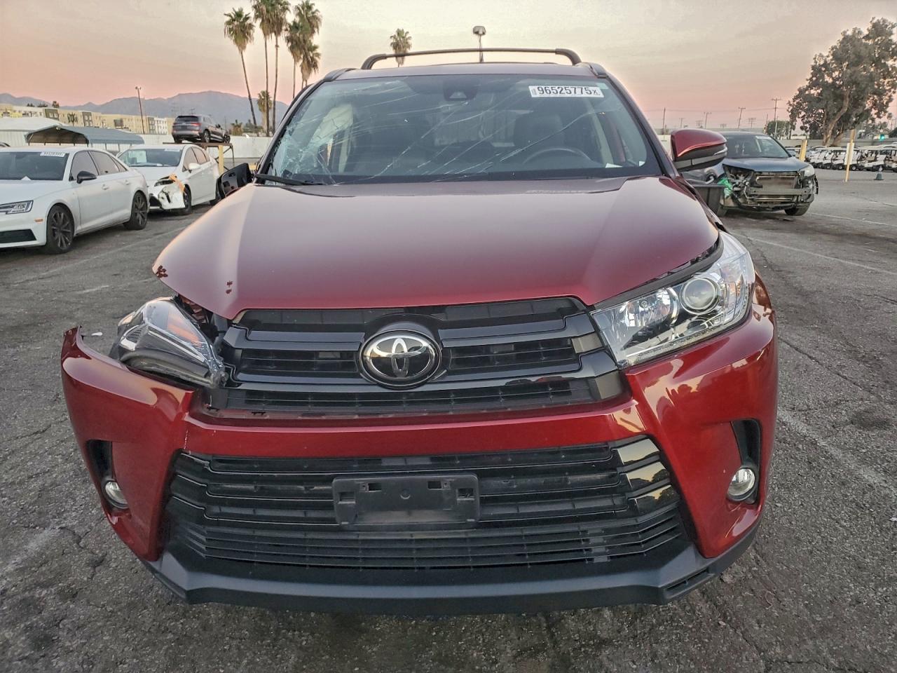 2018 TOYOTA HIGHLANDER SE photo 5