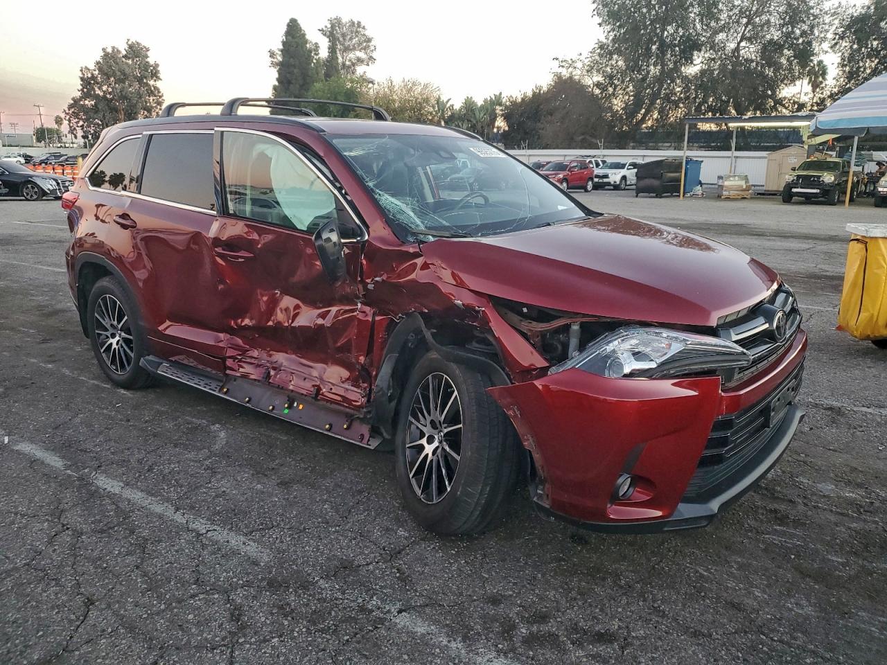 2018 TOYOTA HIGHLANDER SE photo 4