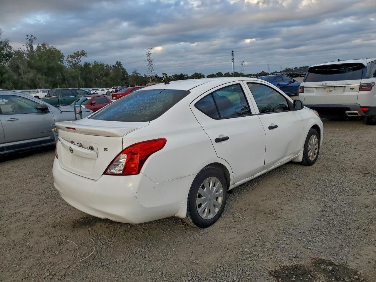 2014 NISSAN VERSA S photo 3