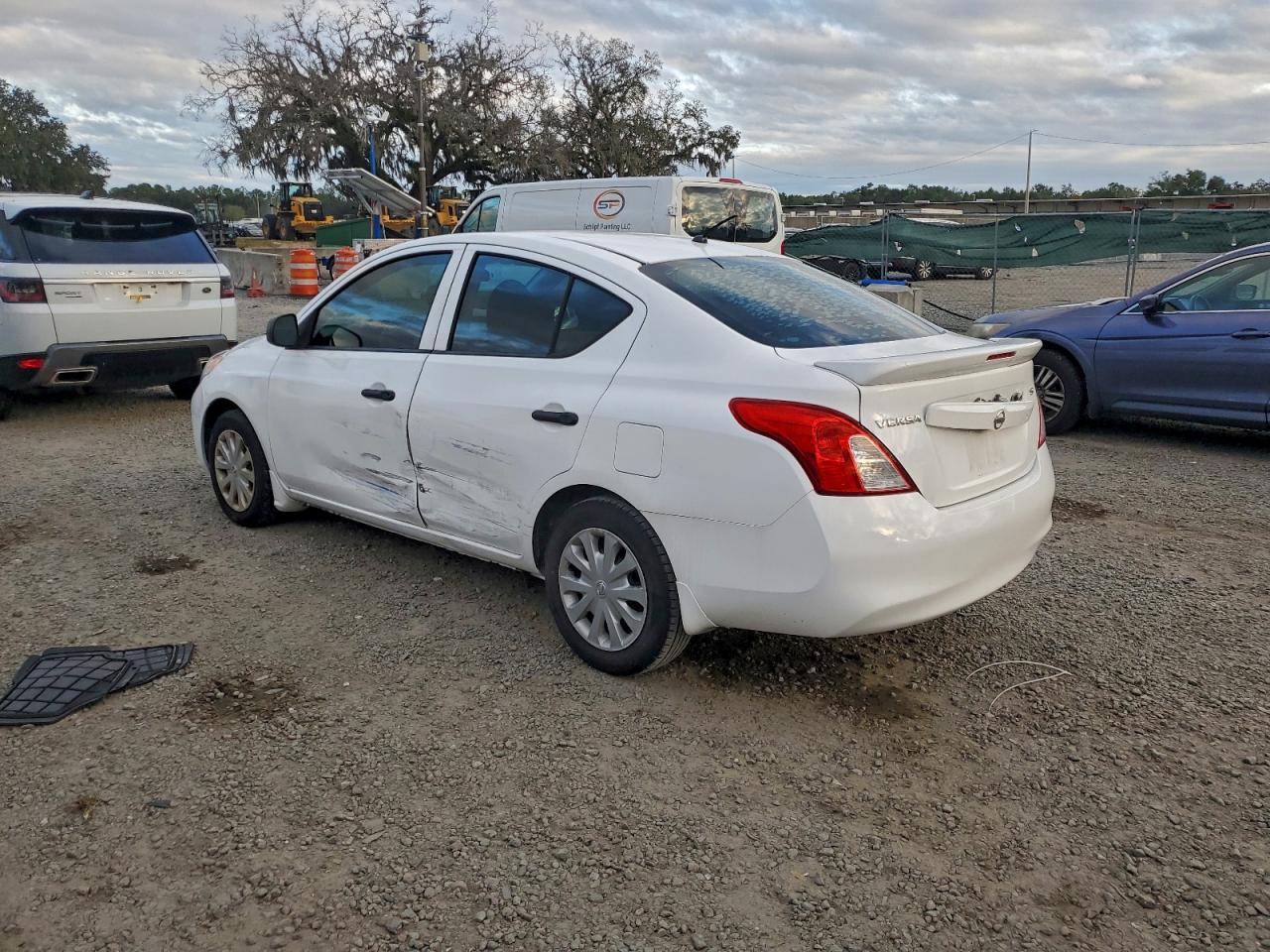 2014 NISSAN VERSA S photo 2