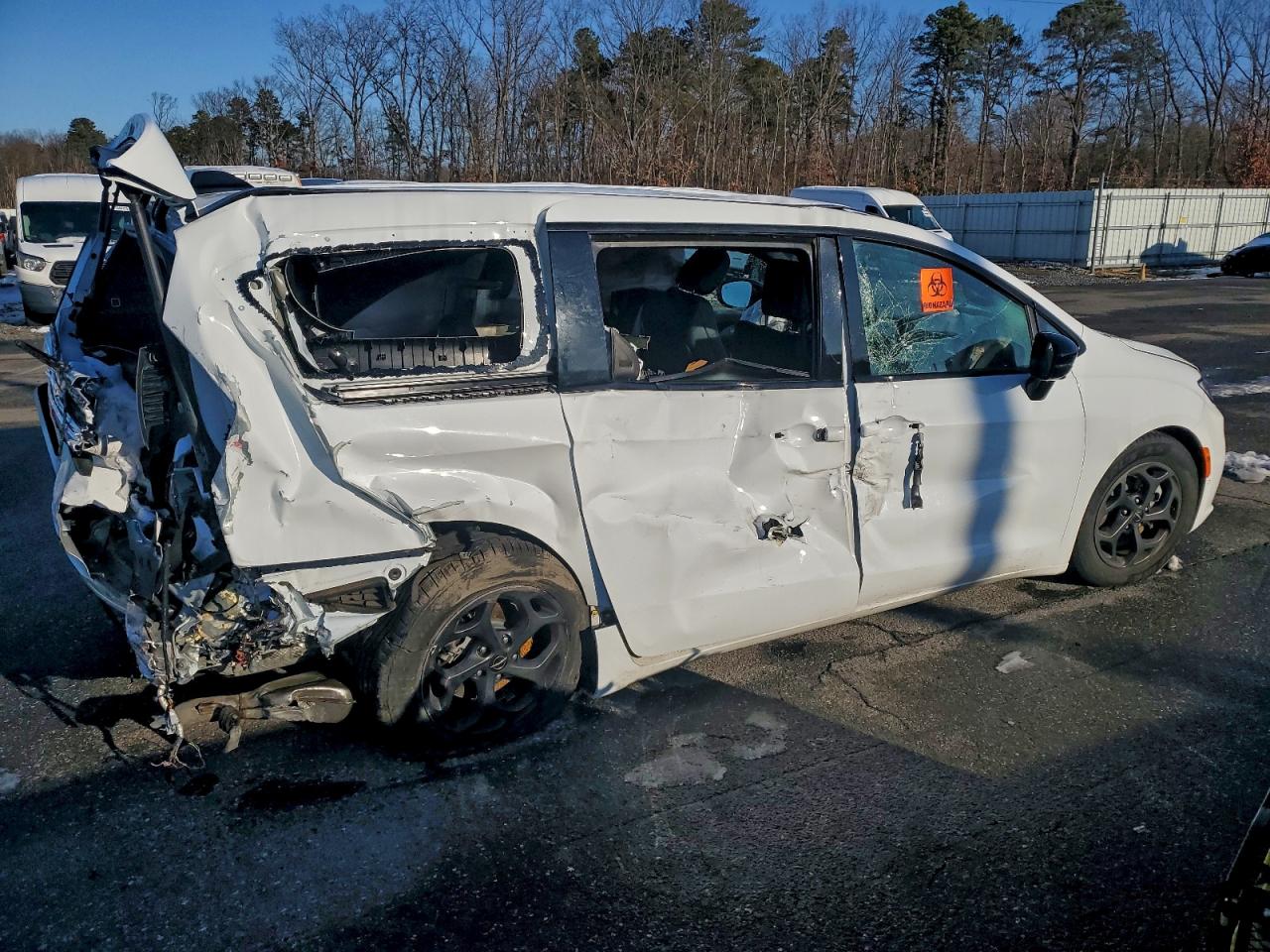 2024 CHRYSLER PACIFICA HYBRID SELECT photo 3