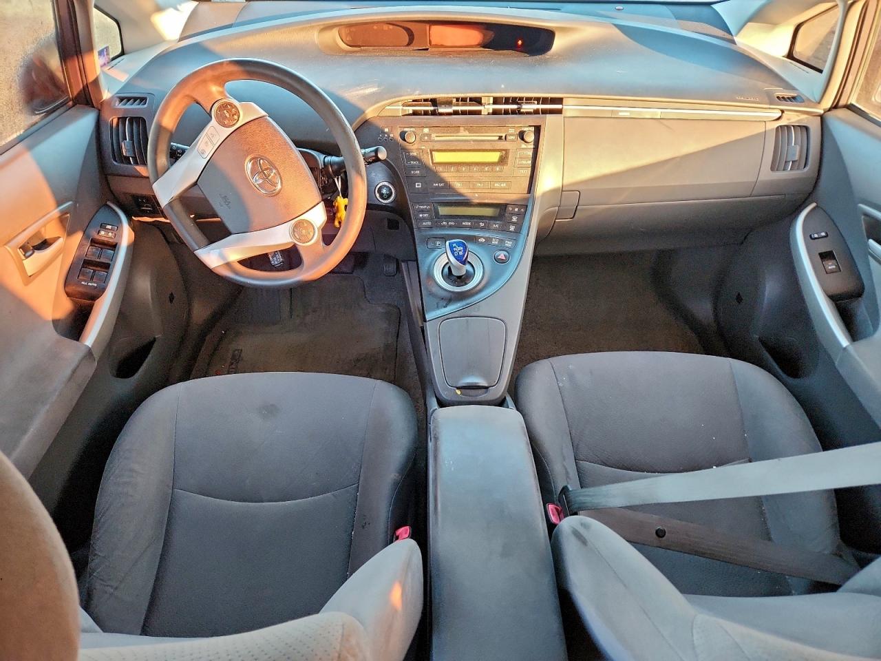 2010 TOYOTA PRIUS photo 8