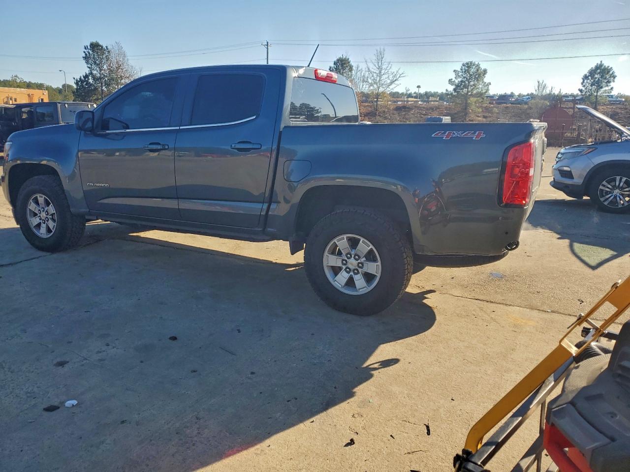 2019 CHEVROLET COLORADO photo 2