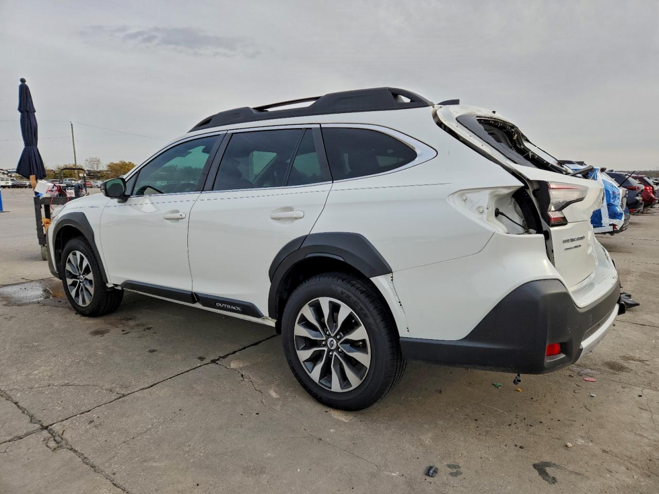 2023 SUBARU OUTBACK LIMITED photo 3