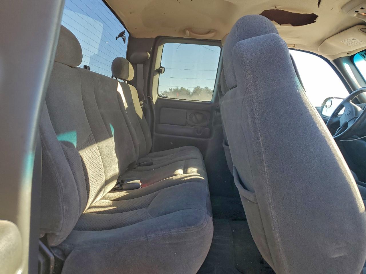 2003 CHEVROLET SILVERADO C1500 photo 28
