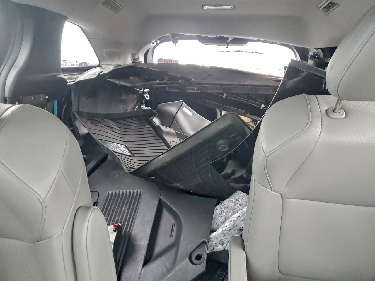2025 TOYOTA SIENNA XLE photo 19