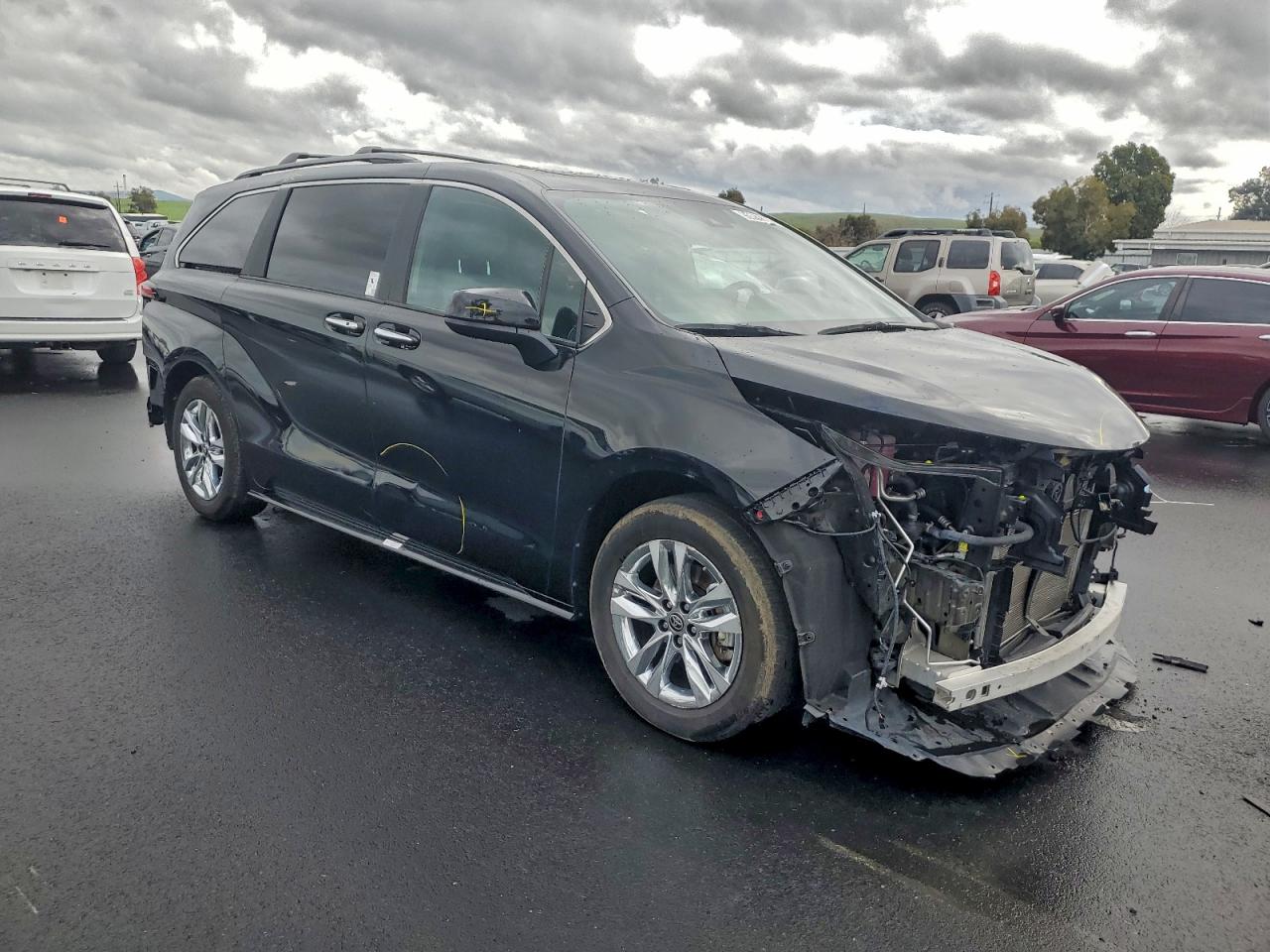 2025 TOYOTA SIENNA XLE photo 7