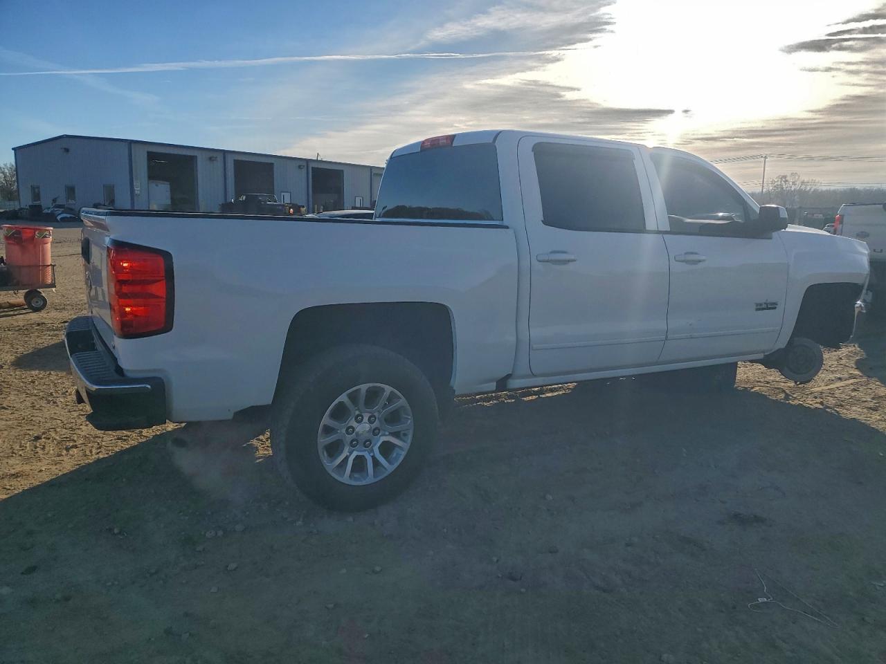 2018 CHEVROLET SILVERADO K1500 LT photo 3