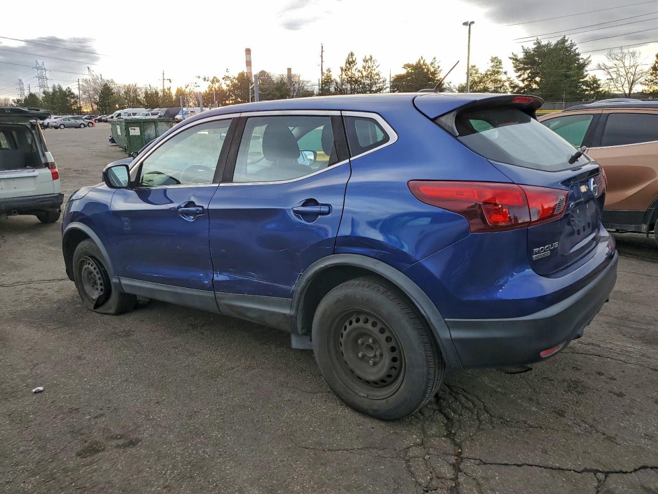 2018 NISSAN ROGUE SPORT S photo 2