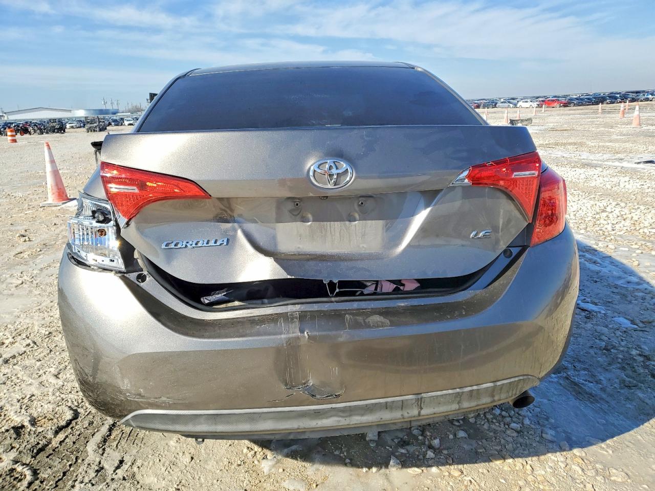 2017 TOYOTA COROLLA LE photo 11