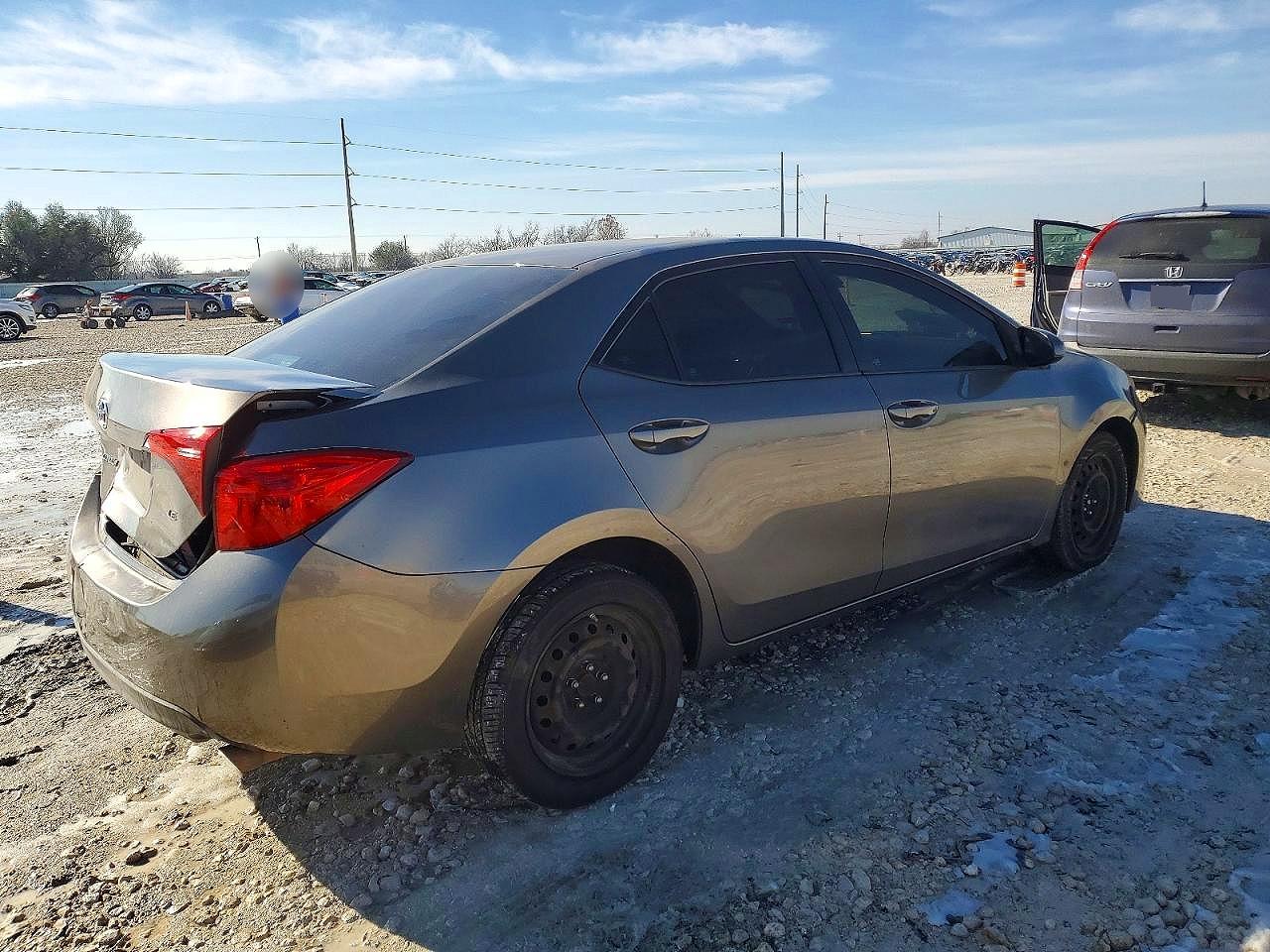 2017 TOYOTA COROLLA LE photo 5