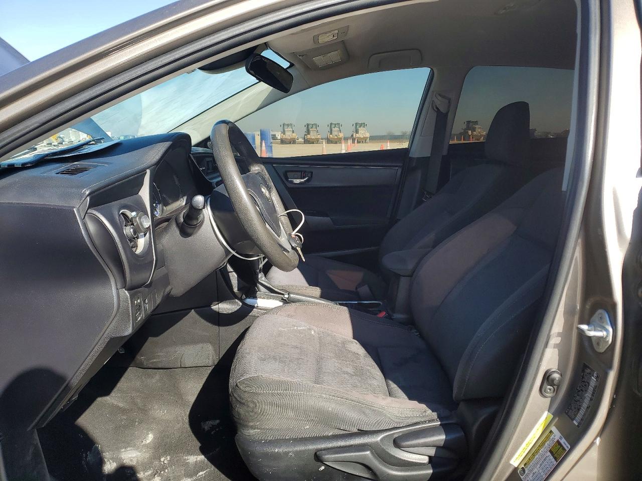 2017 TOYOTA COROLLA LE photo 13