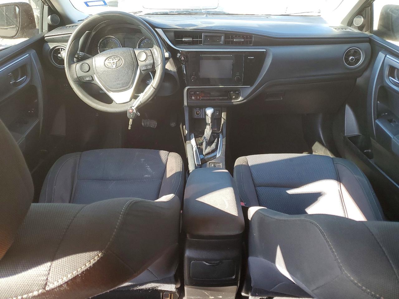 2017 TOYOTA COROLLA LE photo 15