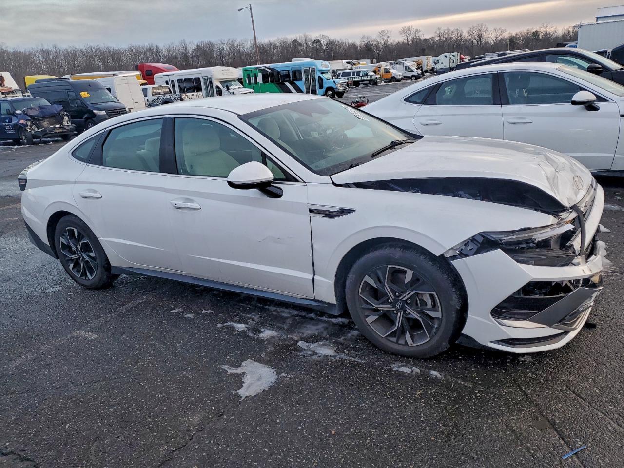 2024 HYUNDAI SONATA SEL photo 3
