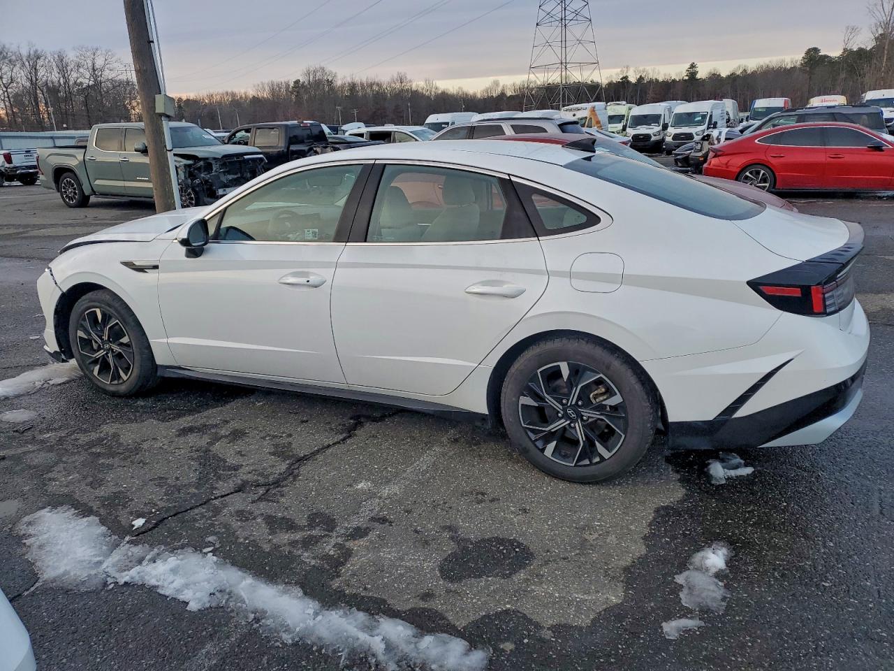 2024 HYUNDAI SONATA SEL photo 2