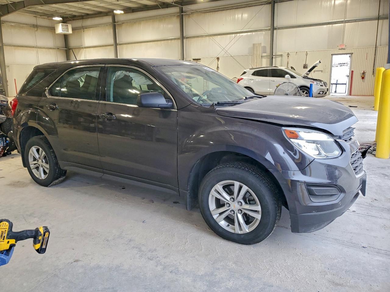 2016 CHEVROLET EQUINOX LS photo 4