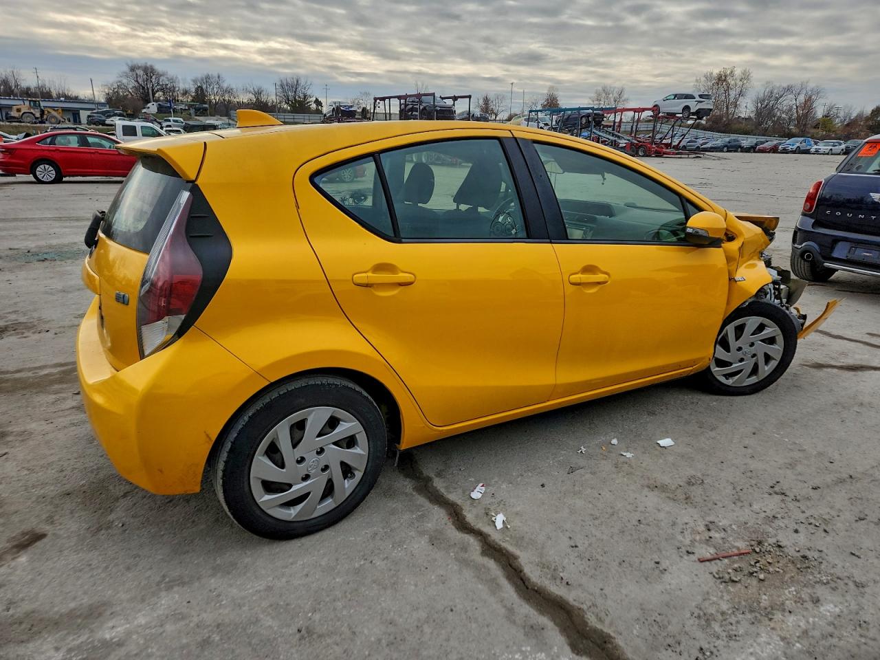 2015 TOYOTA PRIUS C TWO photo 7