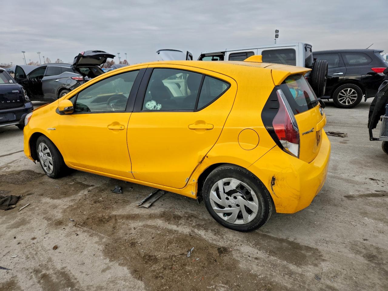 2015 TOYOTA PRIUS C TWO photo 4