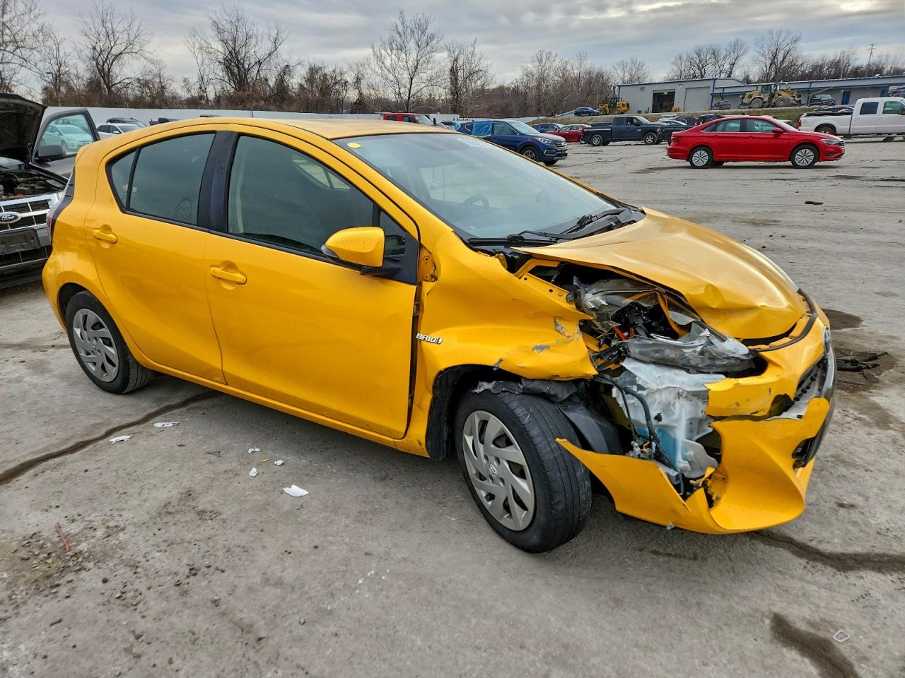 2015 TOYOTA PRIUS C TWO photo 10