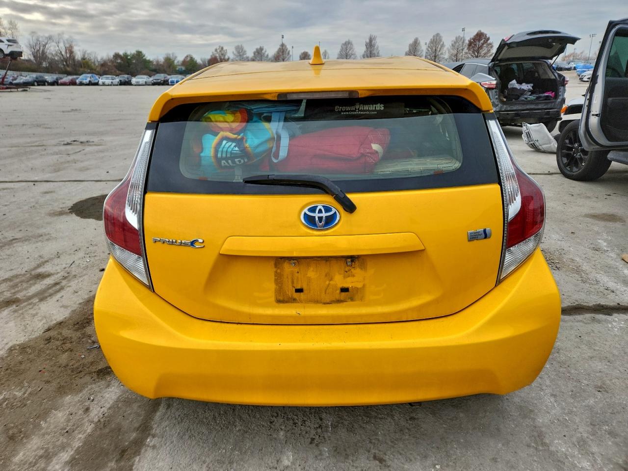2015 TOYOTA PRIUS C TWO photo 16