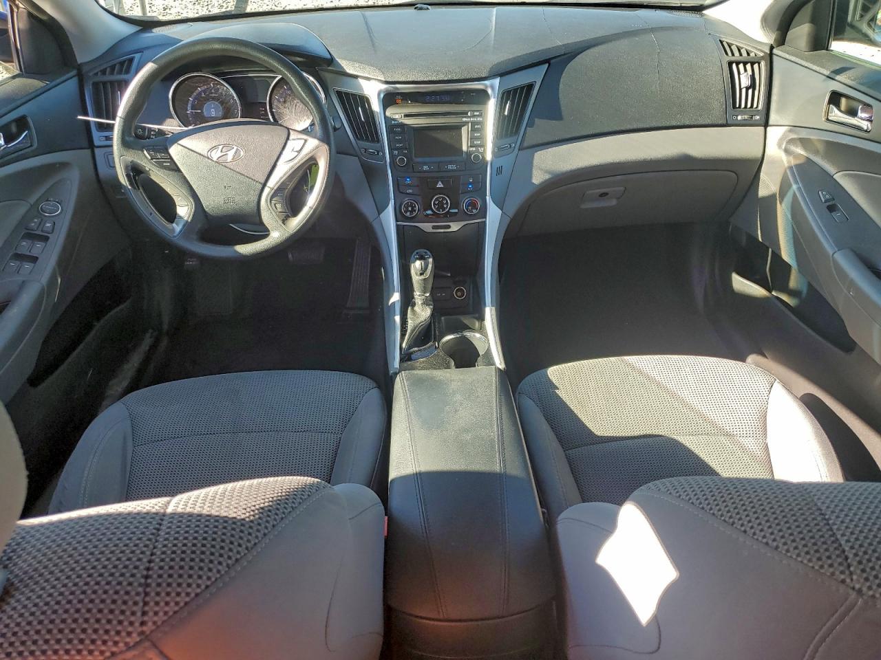 2014 HYUNDAI SONATA GLS photo 8