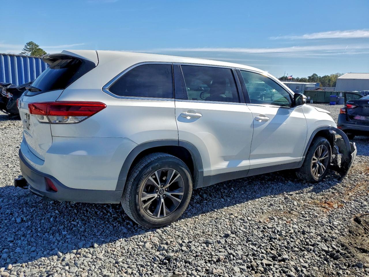 2019 TOYOTA HIGHLANDER LE photo 7