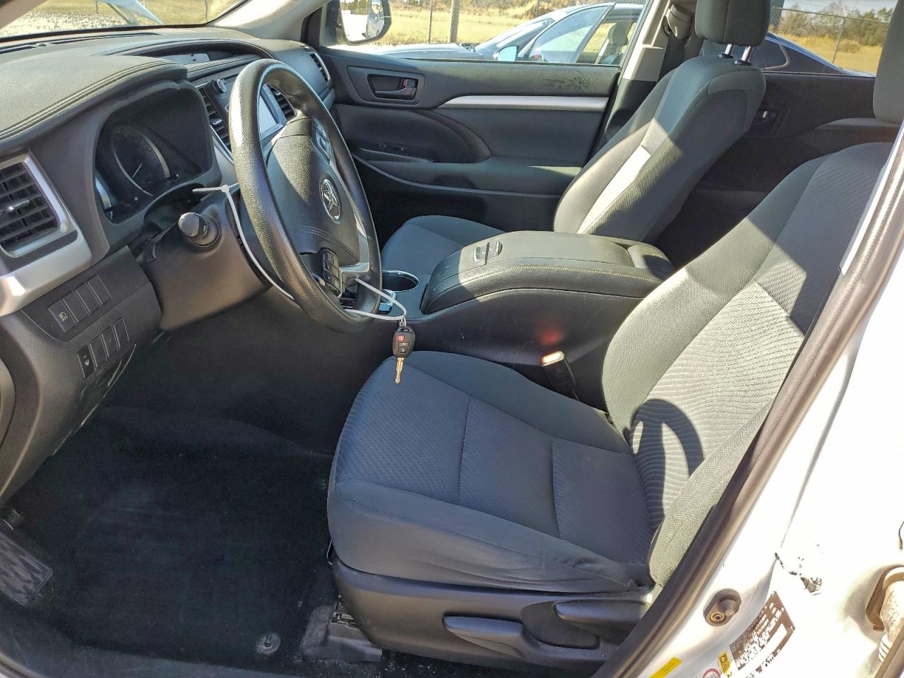 2019 TOYOTA HIGHLANDER LE photo 19