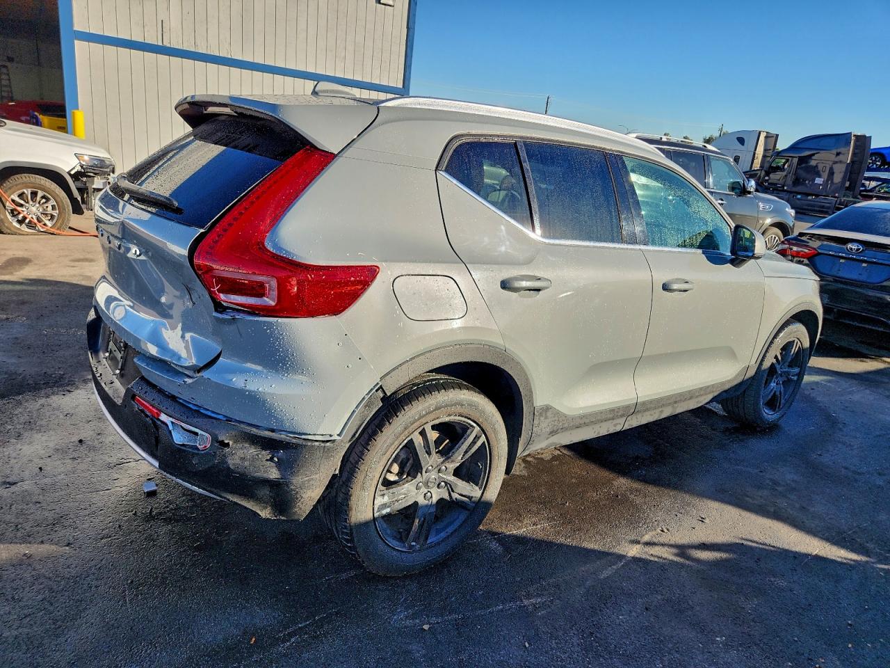2024 VOLVO XC40 CORE photo 3