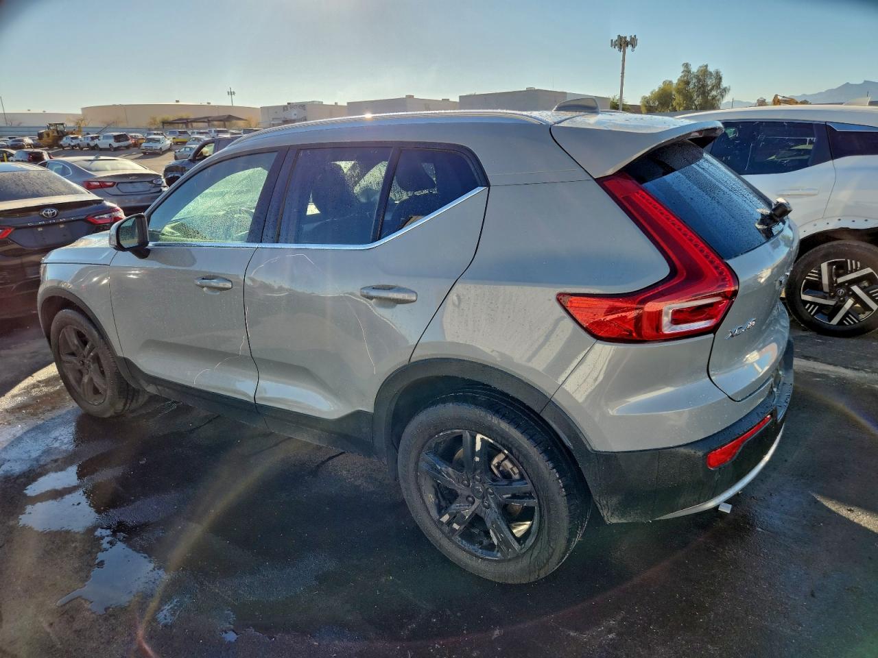 2024 VOLVO XC40 CORE photo 2