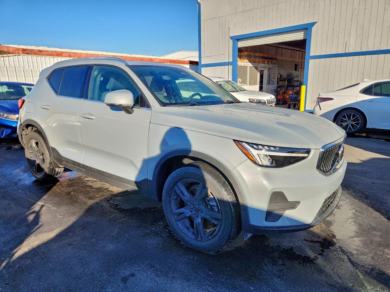 2024 VOLVO XC40 CORE photo 4