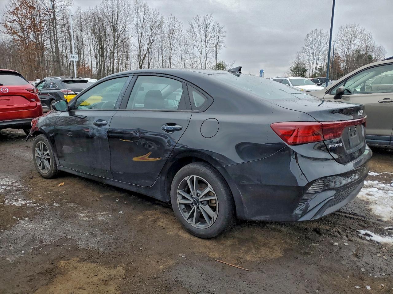 2023 KIA FORTE LX photo 3