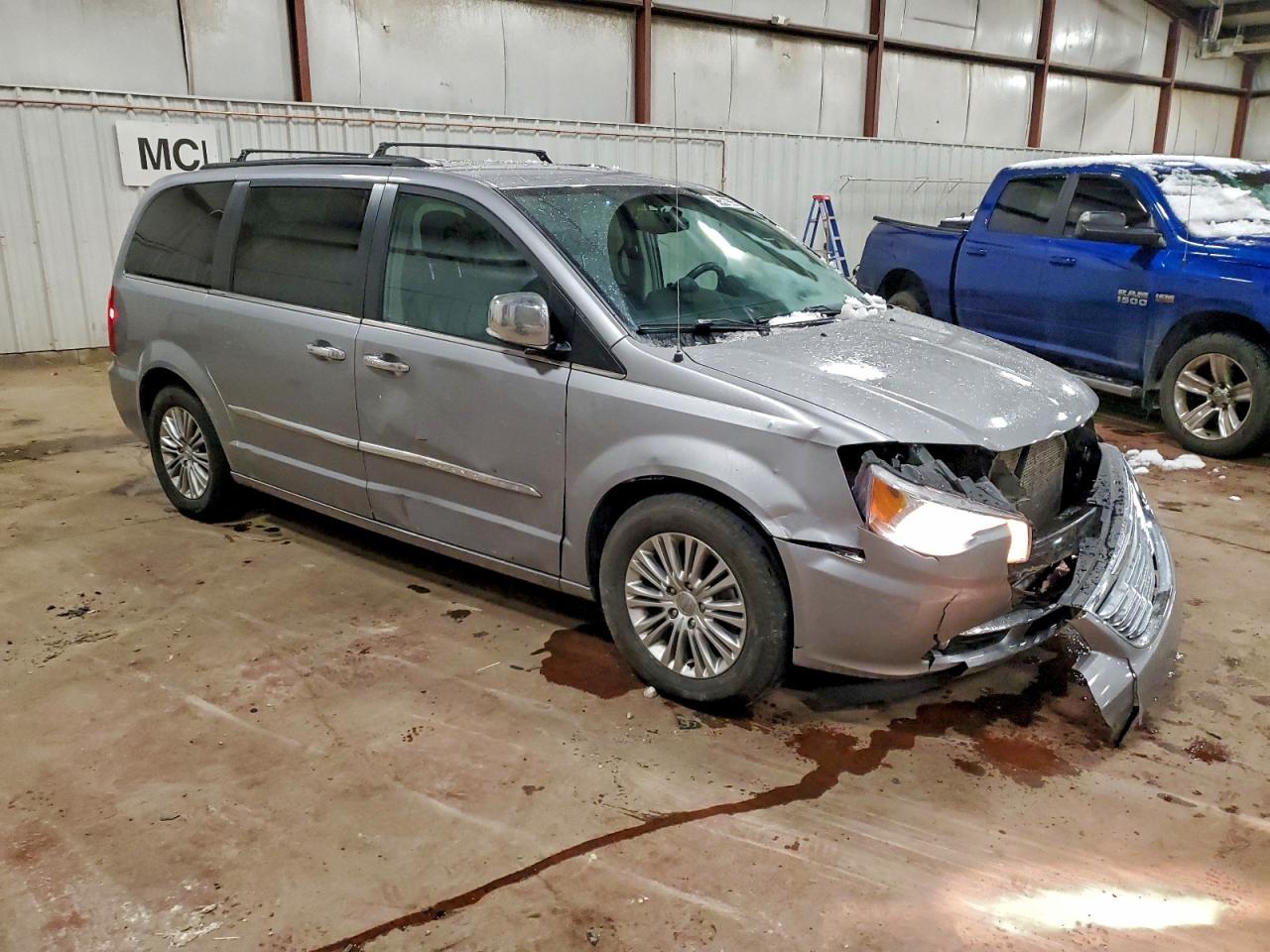 2015 CHRYSLER TOWN & COUNTRY TOURING L photo 4