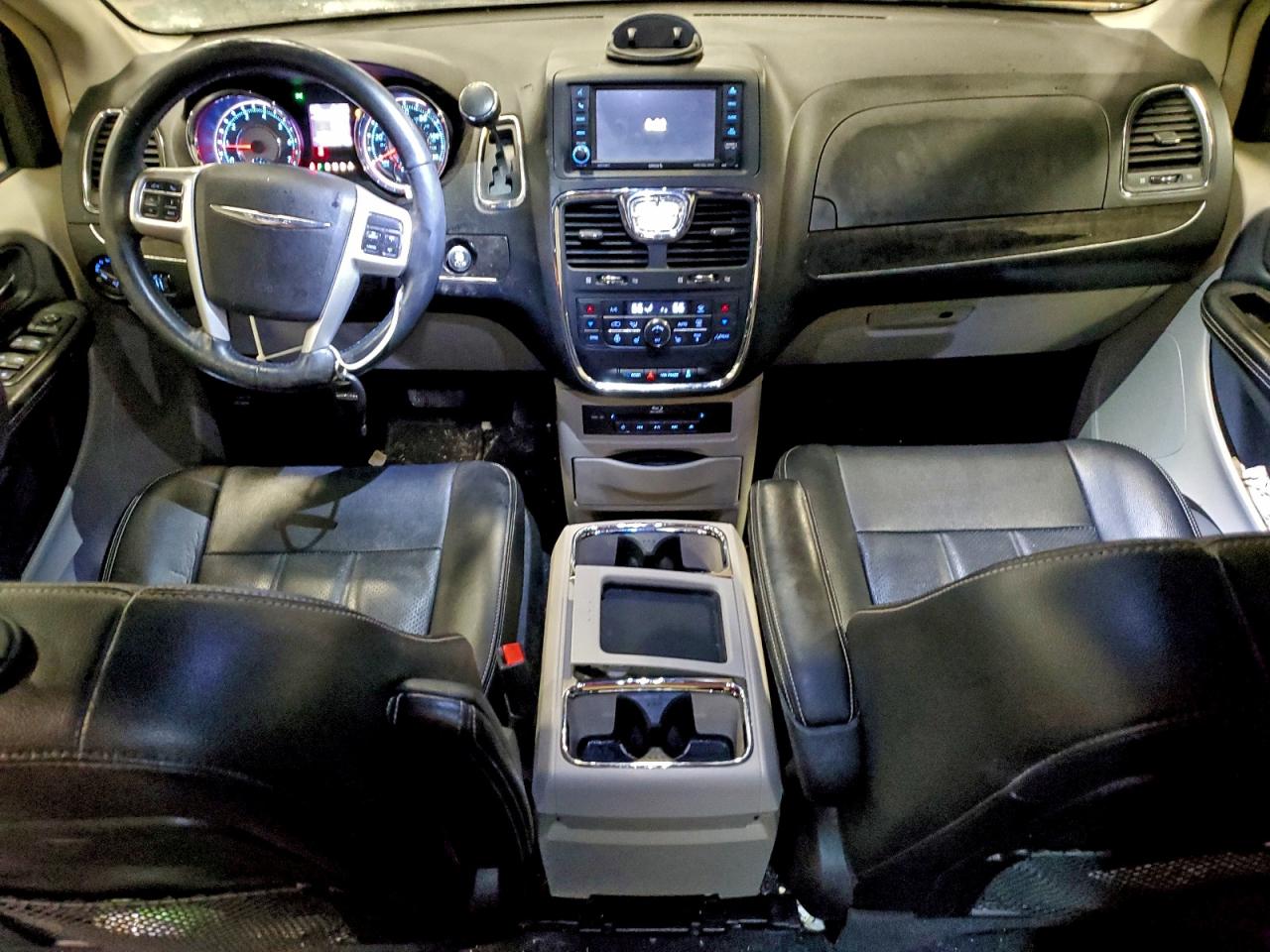2015 CHRYSLER TOWN & COUNTRY TOURING L photo 8