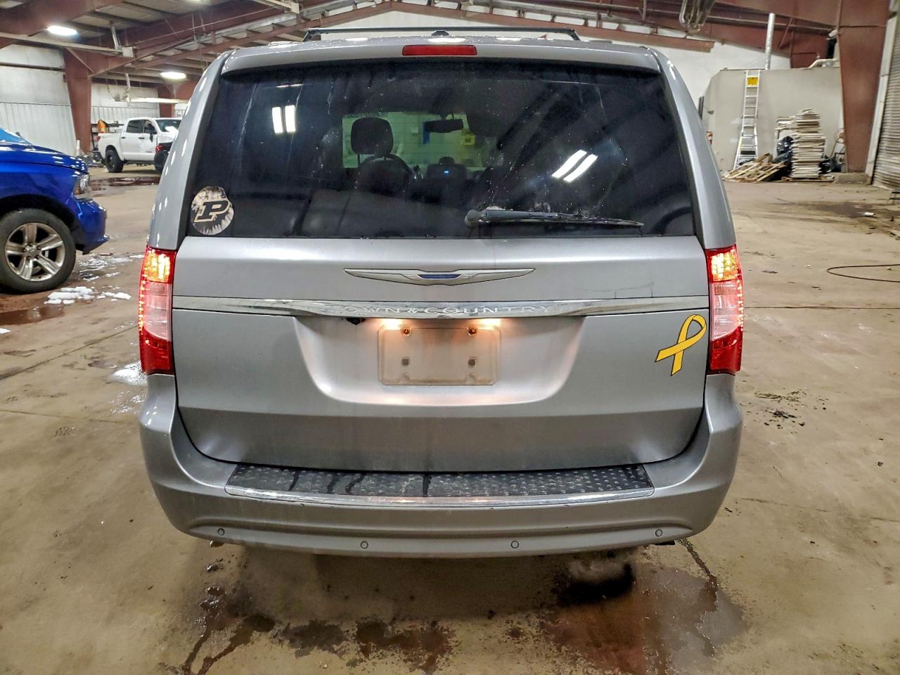 2015 CHRYSLER TOWN & COUNTRY TOURING L photo 6