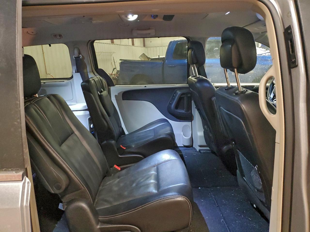 2015 CHRYSLER TOWN & COUNTRY TOURING L photo 11