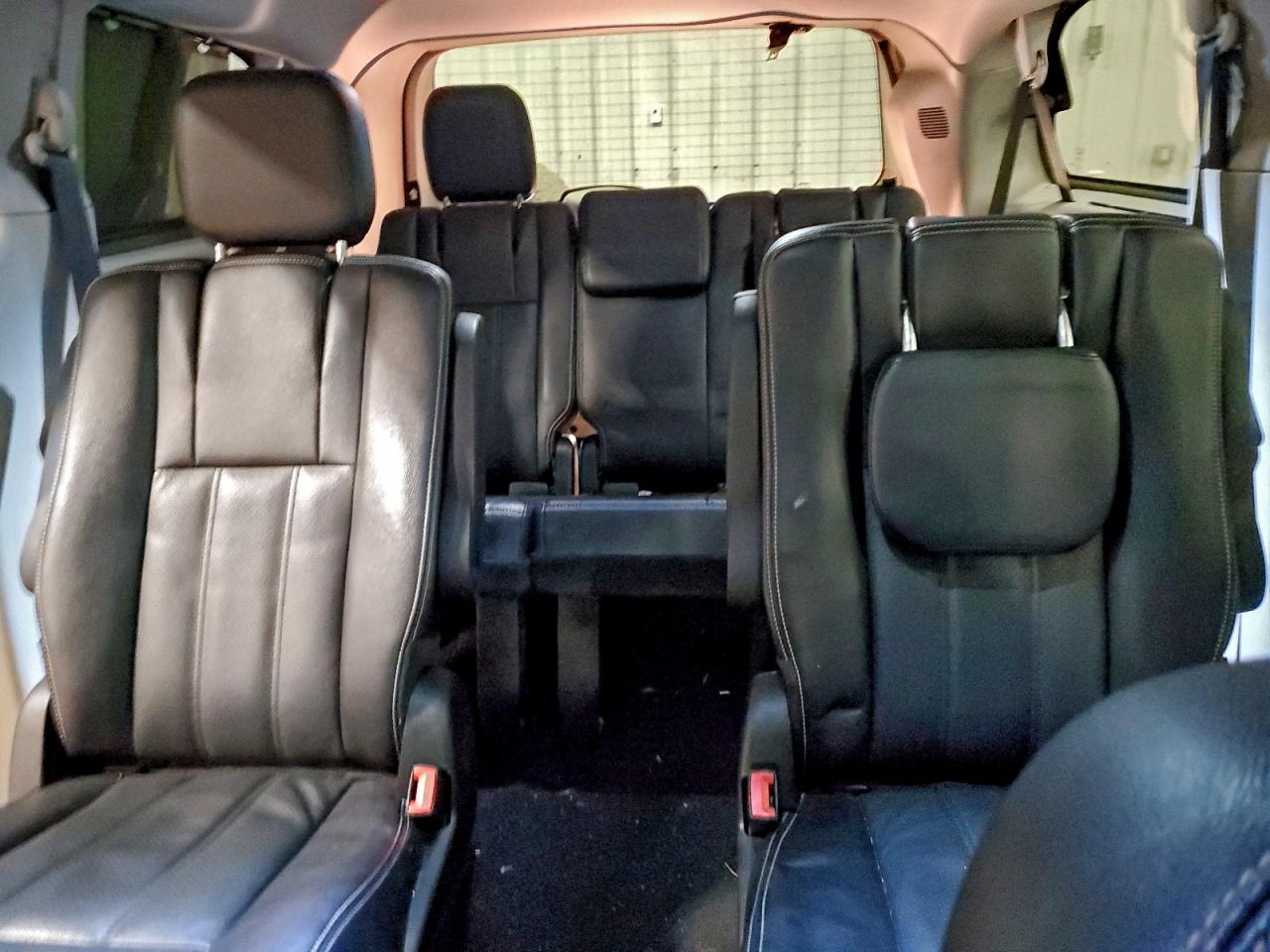 2015 CHRYSLER TOWN & COUNTRY TOURING L photo 10
