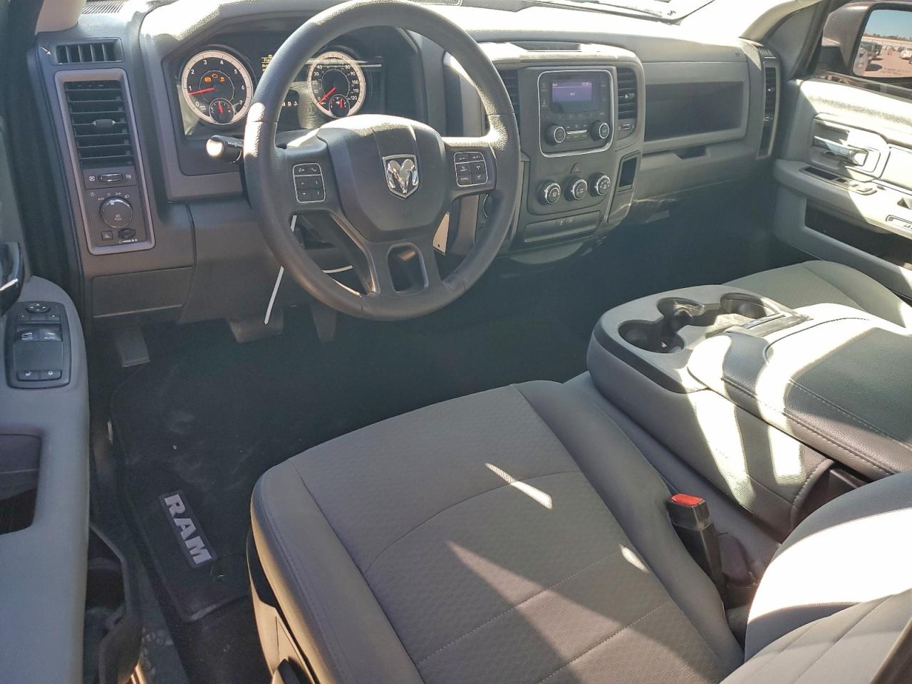 2017 RAM 1500 ST photo 15