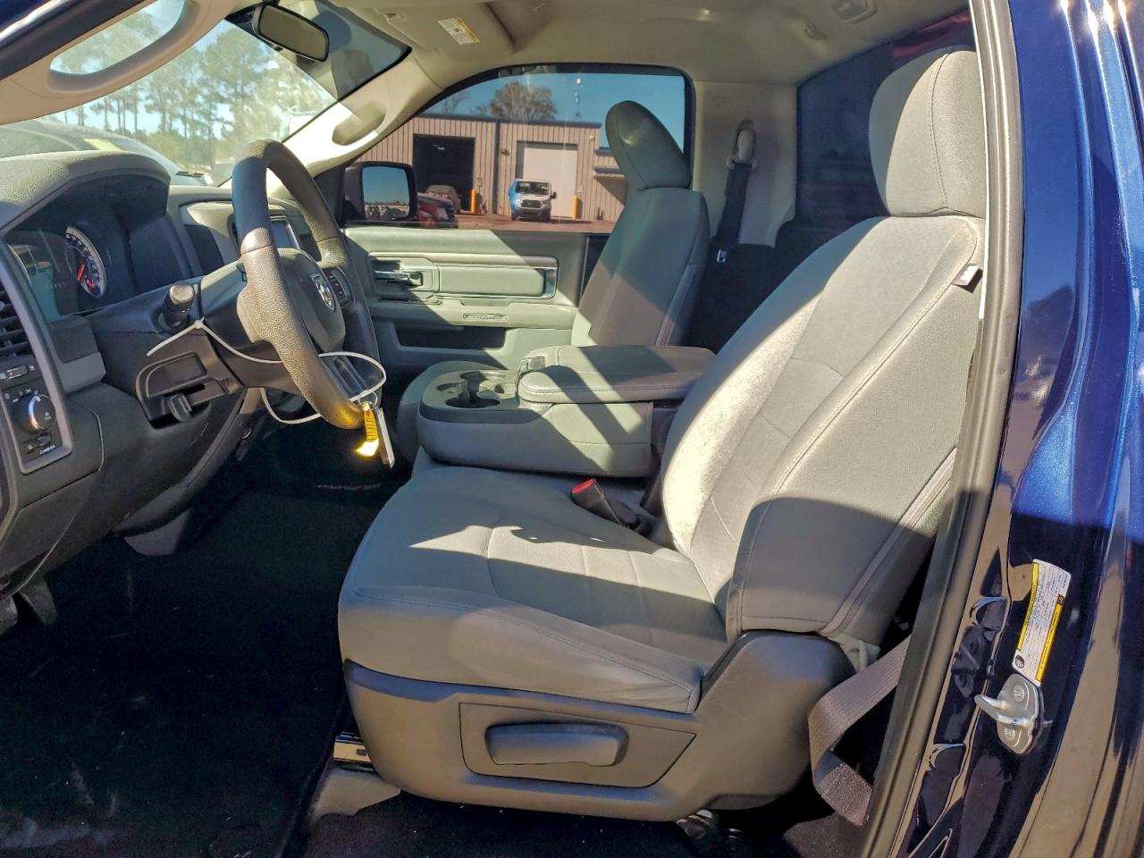 2017 RAM 1500 ST photo 13