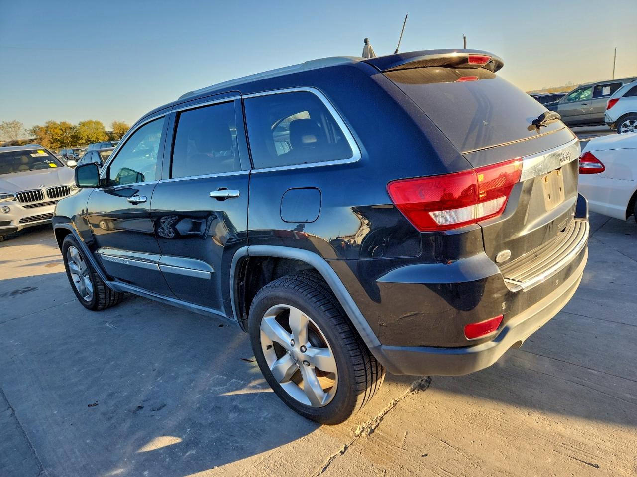 2012 JEEP GRAND CHEROKEE OVERLAND photo 2
