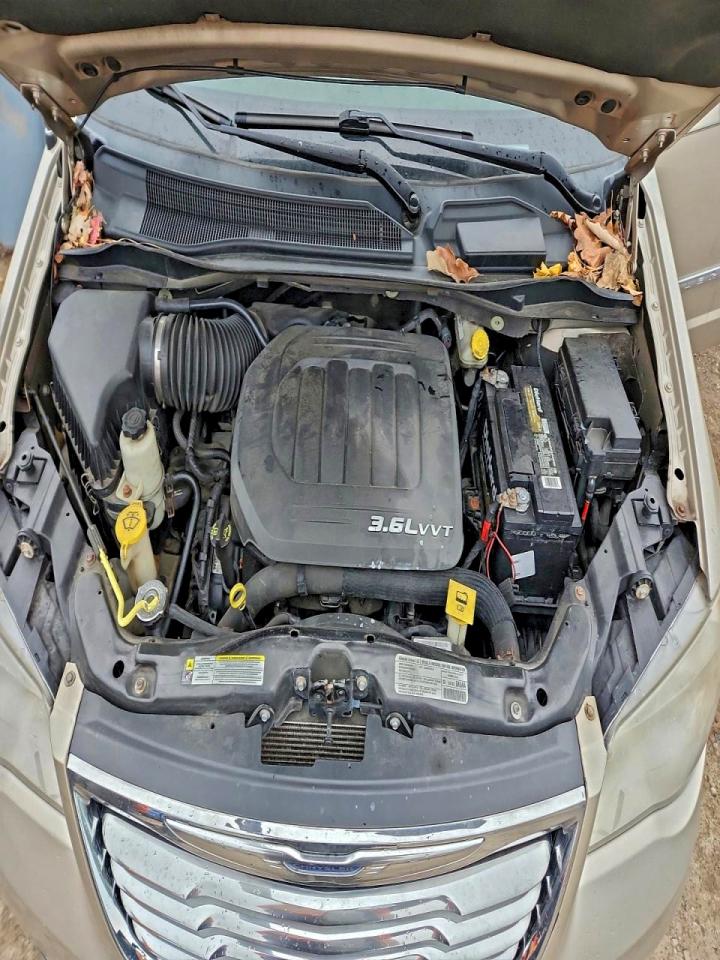 2013 CHRYSLER TOWN & COUNTRY TOURING photo 23