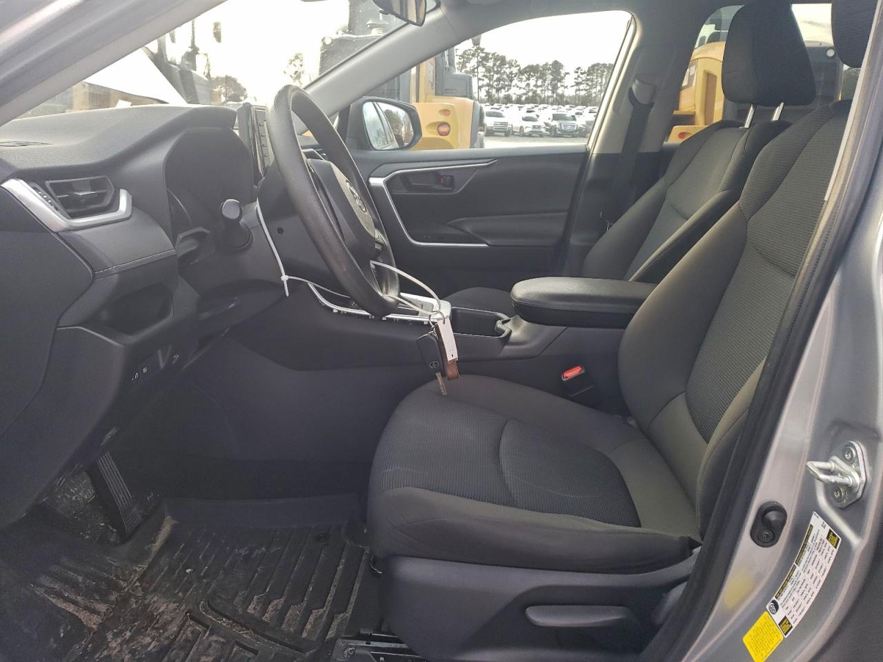 2022 TOYOTA RAV4 LE photo 7