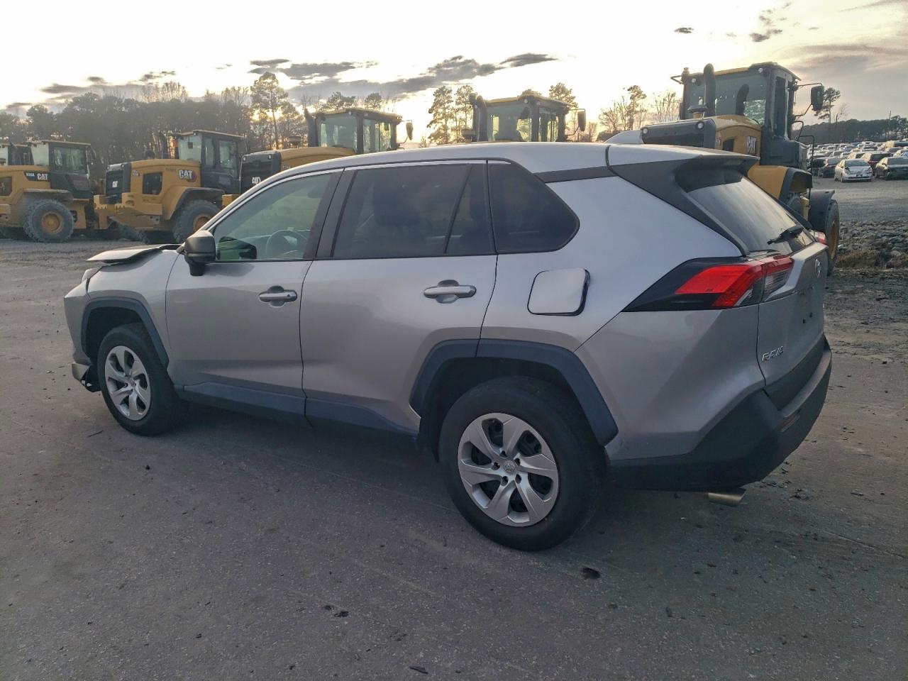 2022 TOYOTA RAV4 LE photo 2