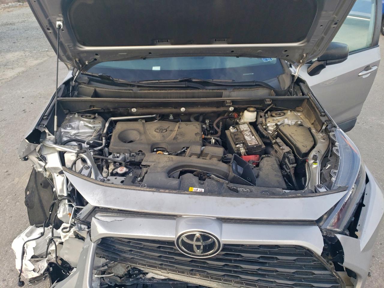 2022 TOYOTA RAV4 LE photo 12
