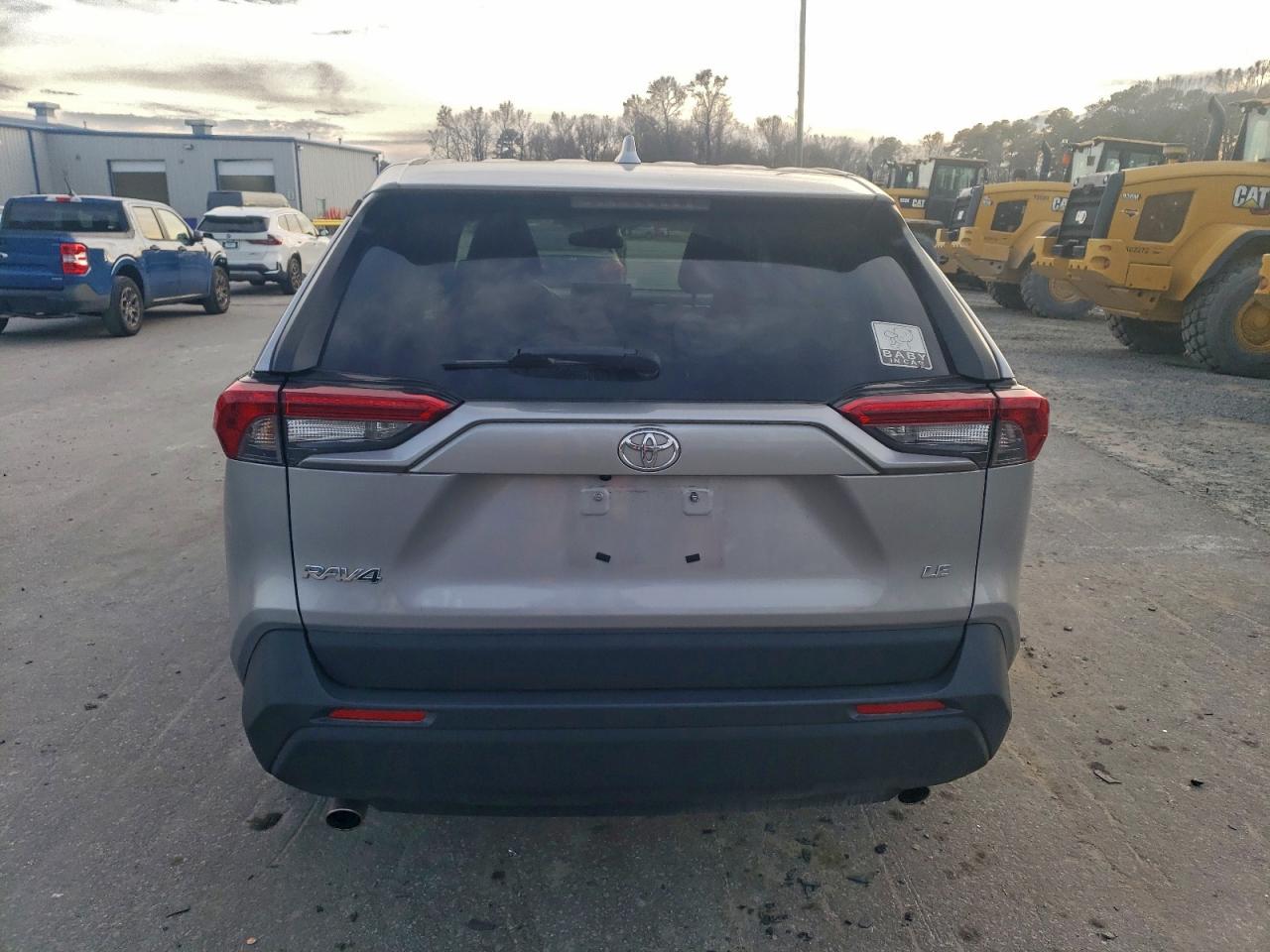 2022 TOYOTA RAV4 LE photo 6