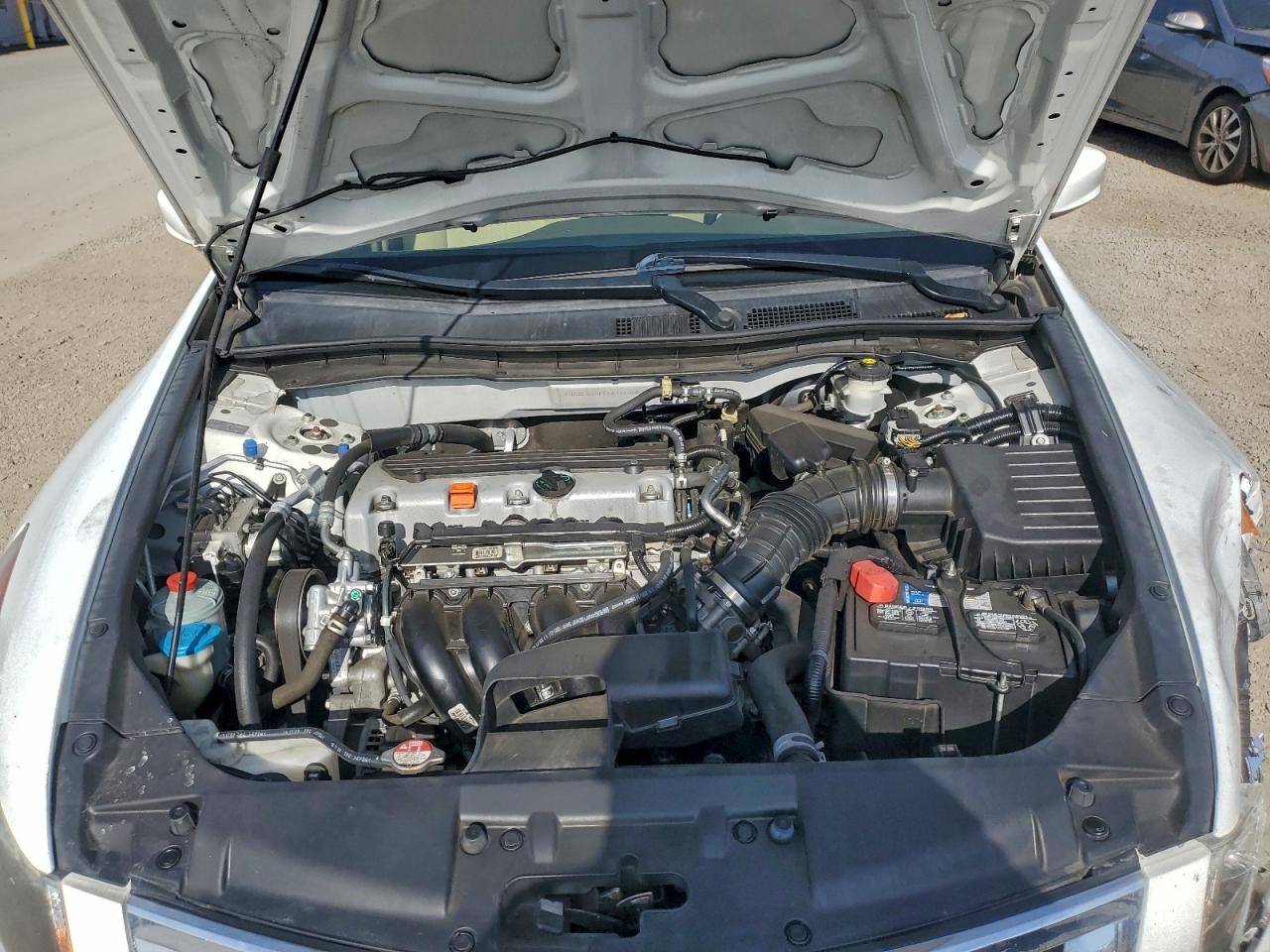 2010 HONDA ACCORD LXP photo 11