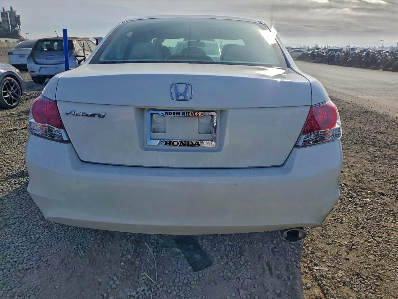 2010 HONDA ACCORD LXP photo 6