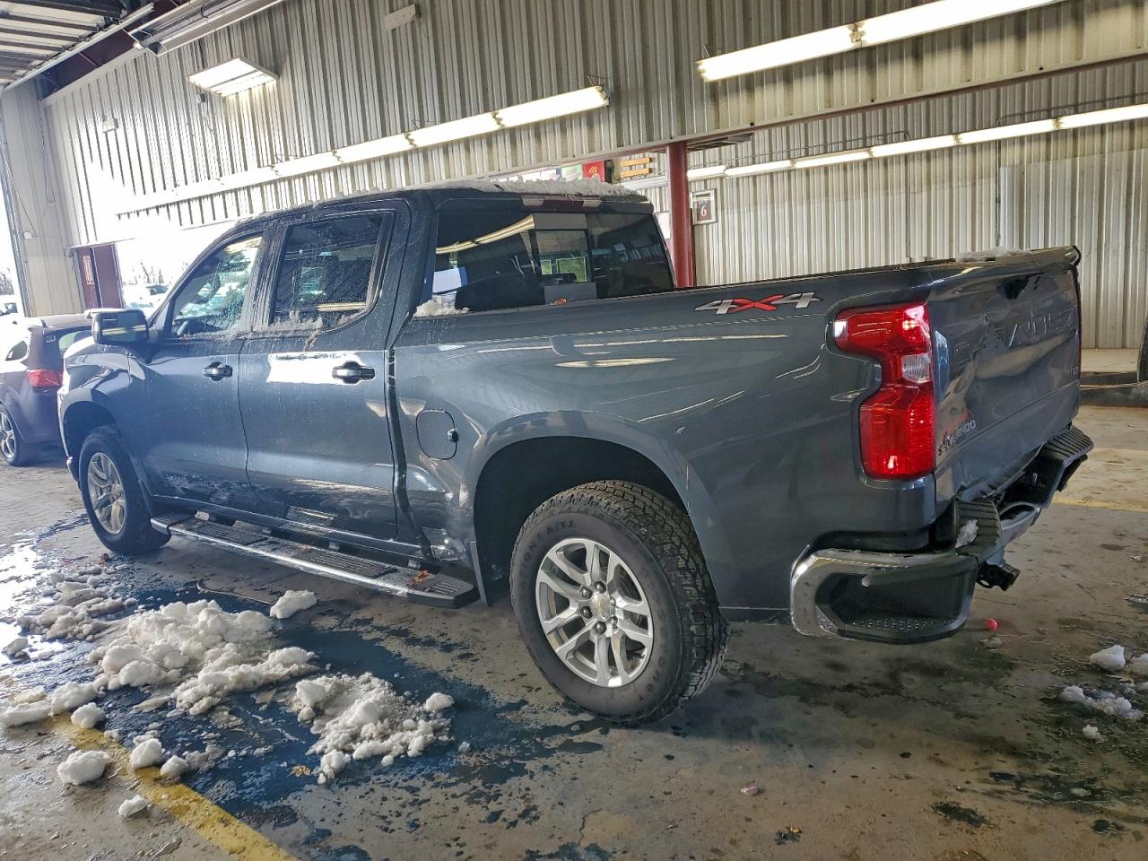 2021 CHEVROLET SILVERADO K1500 LT photo 2