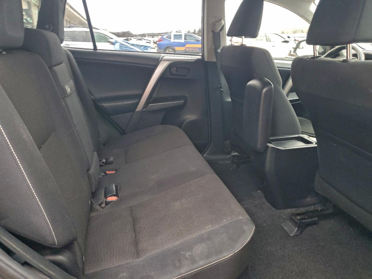 2018 TOYOTA RAV4 HV LE photo 11