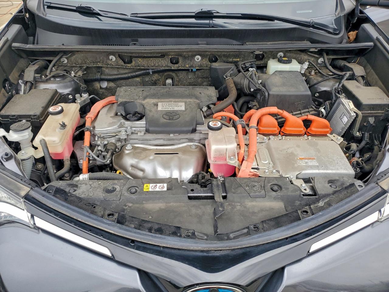 2018 TOYOTA RAV4 HV LE photo 12