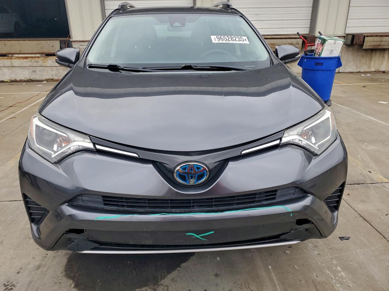 2018 TOYOTA RAV4 HV LE photo 5